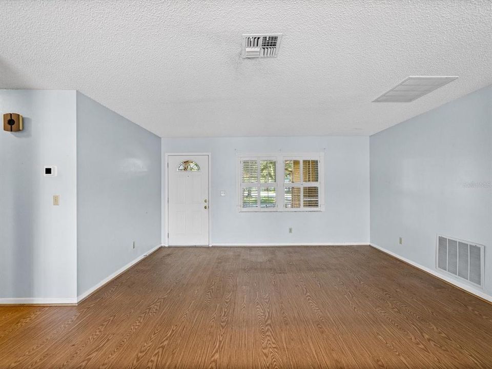 For Sale: $290,000 (2 beds, 2 baths, 1236 Square Feet)