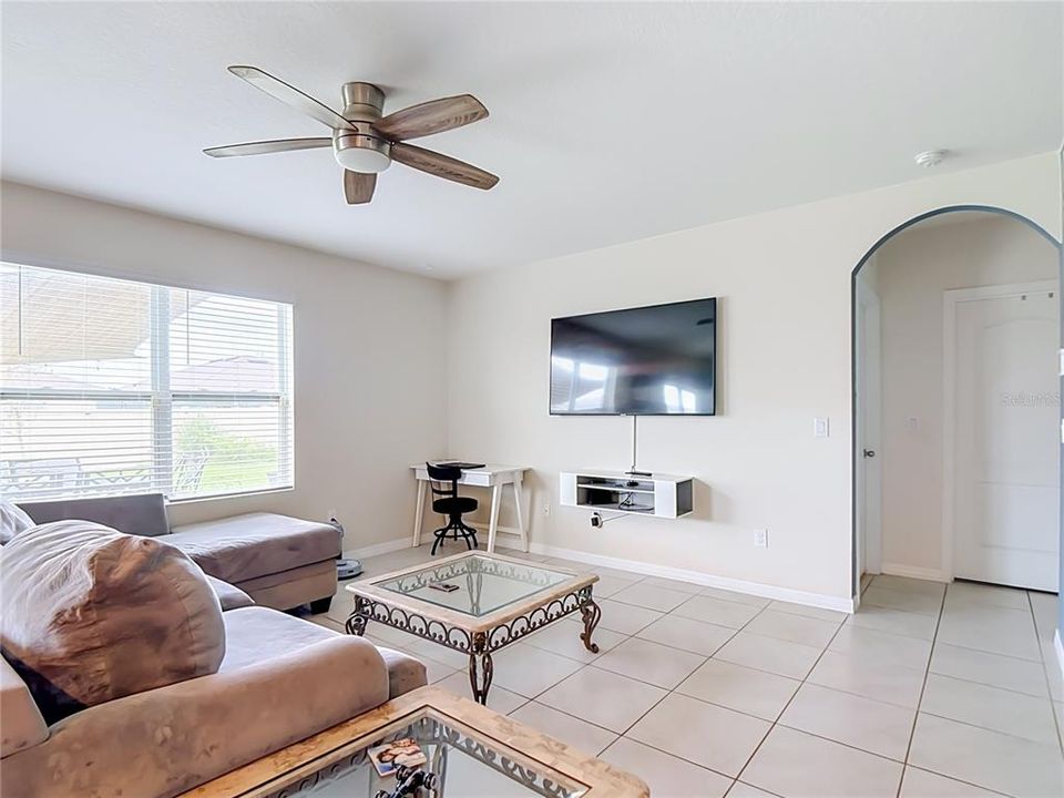 En Venta: $385,000 (5 camas, 3 baños, 2577 Pies cuadrados)