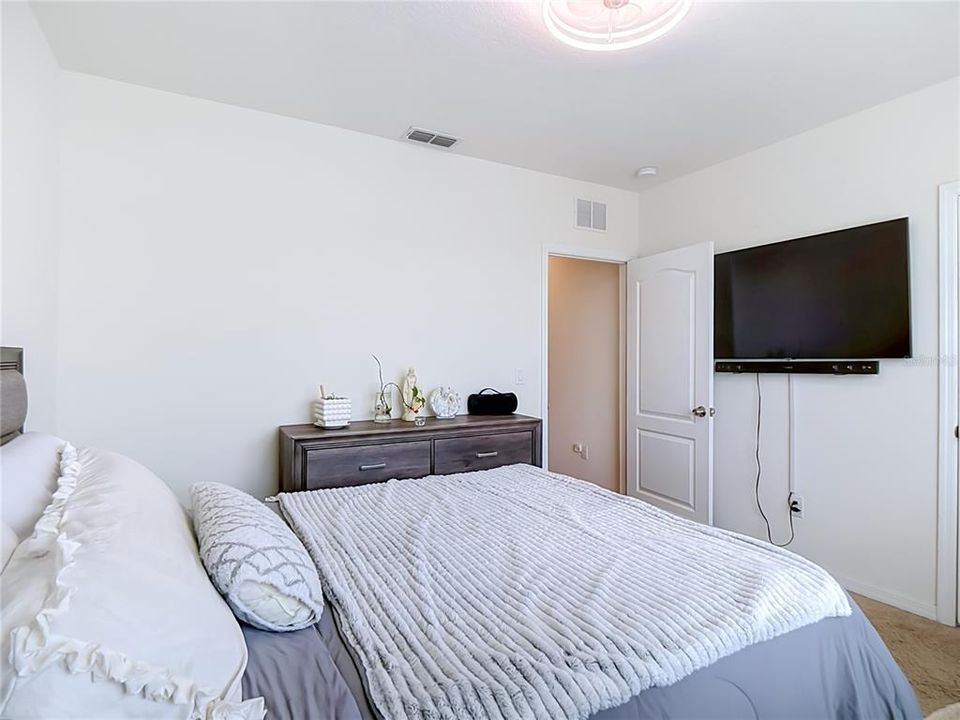 En Venta: $385,000 (5 camas, 3 baños, 2577 Pies cuadrados)