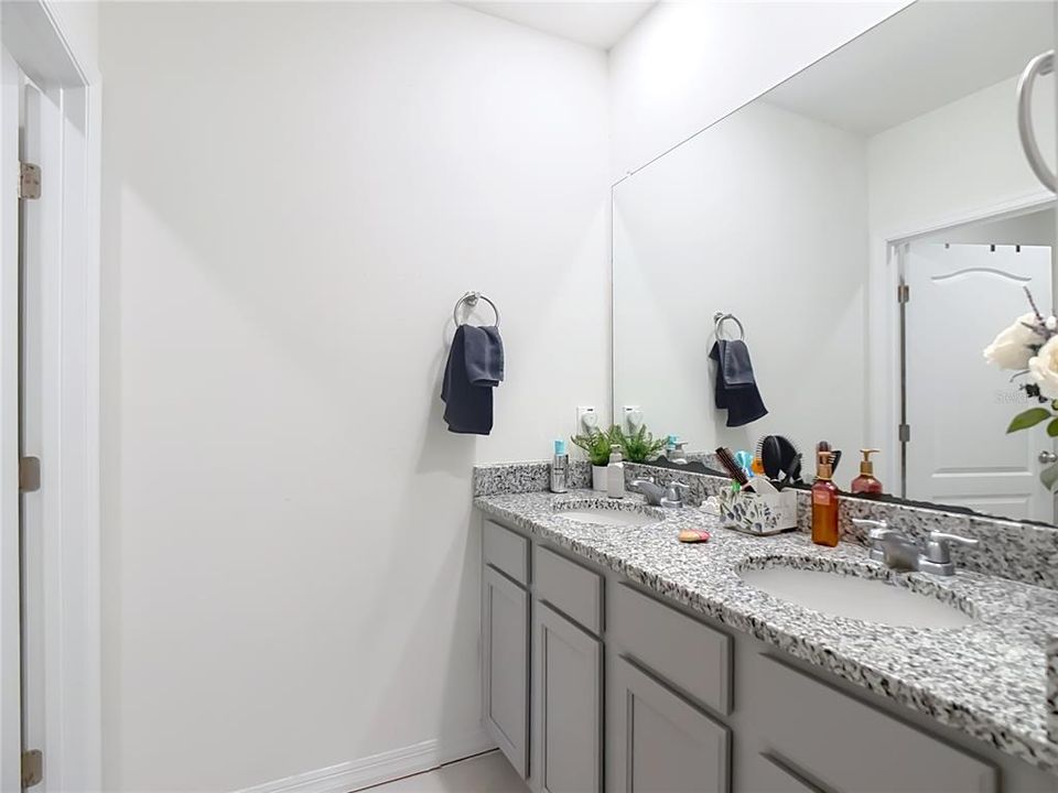 En Venta: $385,000 (5 camas, 3 baños, 2577 Pies cuadrados)