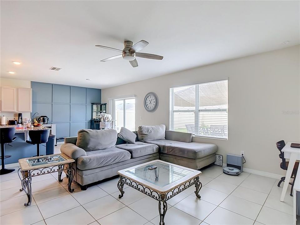 En Venta: $385,000 (5 camas, 3 baños, 2577 Pies cuadrados)