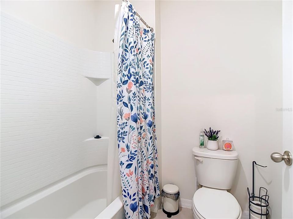 En Venta: $385,000 (5 camas, 3 baños, 2577 Pies cuadrados)