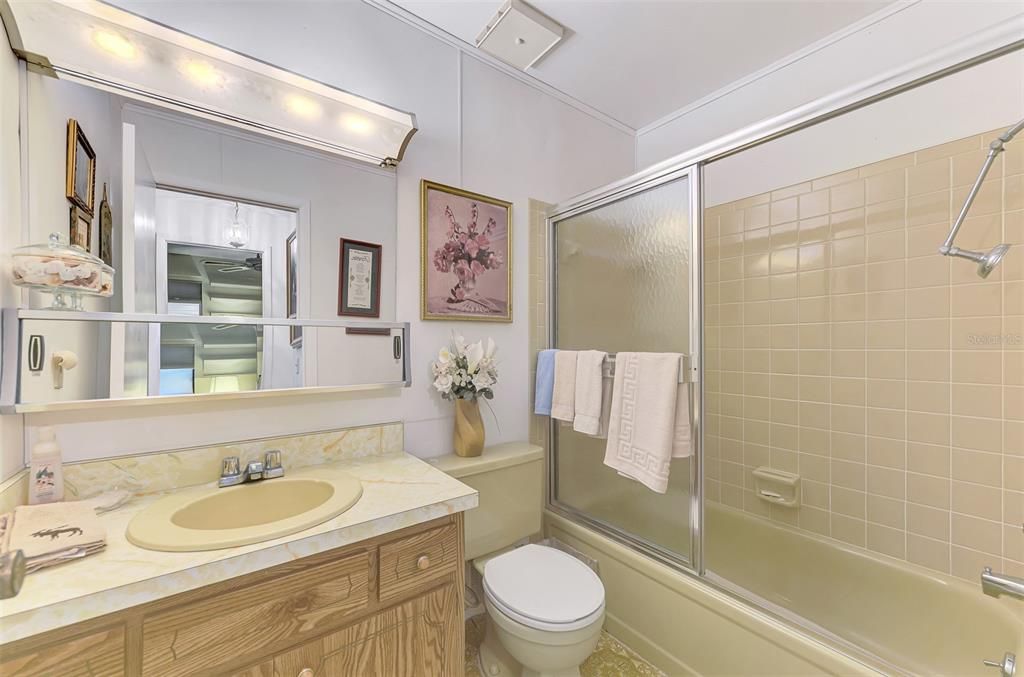 For Sale: $239,000 (2 beds, 2 baths, 1176 Square Feet)