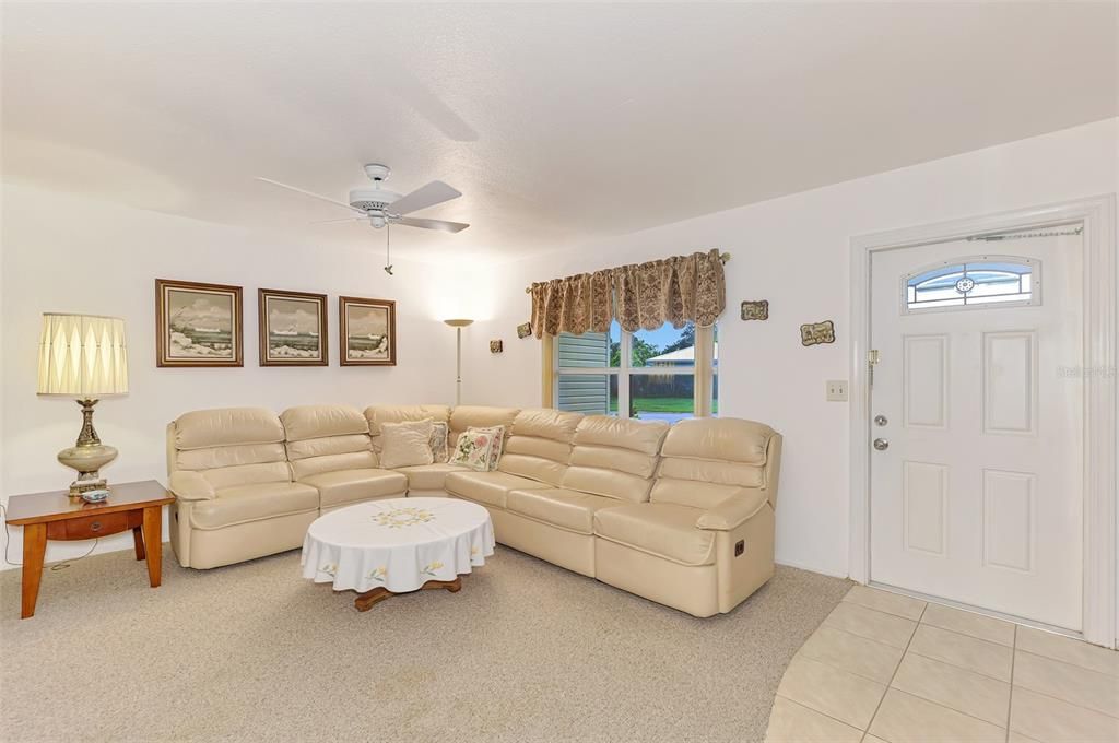 For Sale: $239,000 (2 beds, 2 baths, 1176 Square Feet)