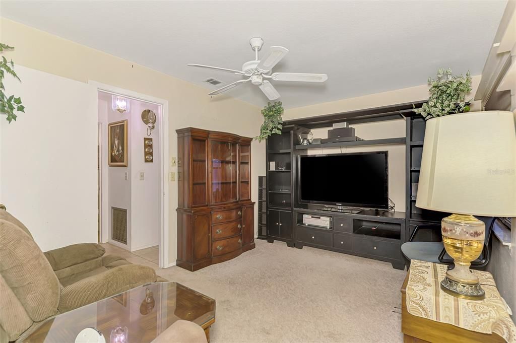 For Sale: $239,000 (2 beds, 2 baths, 1176 Square Feet)