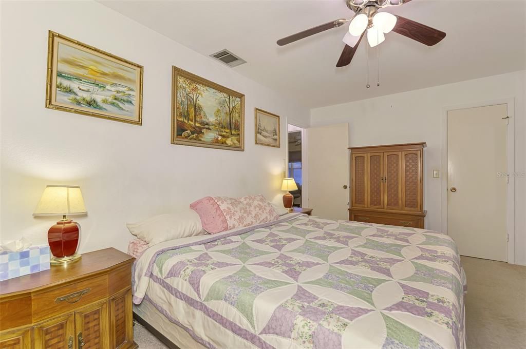 For Sale: $239,000 (2 beds, 2 baths, 1176 Square Feet)
