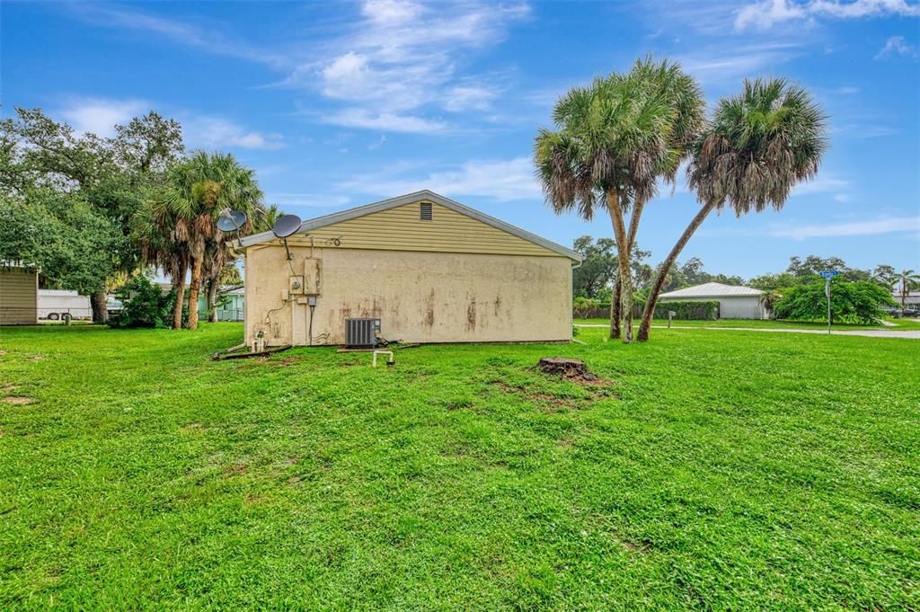 For Sale: $239,000 (2 beds, 2 baths, 1176 Square Feet)