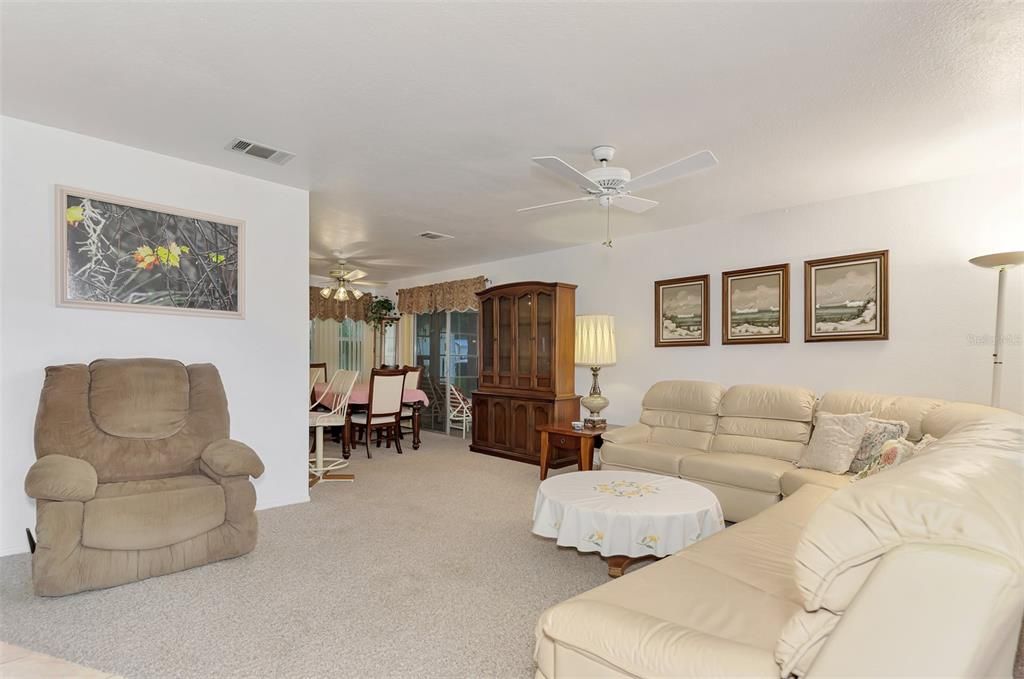 For Sale: $239,000 (2 beds, 2 baths, 1176 Square Feet)