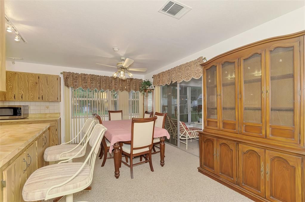 For Sale: $239,000 (2 beds, 2 baths, 1176 Square Feet)