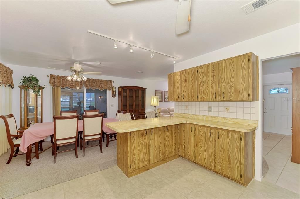 For Sale: $239,000 (2 beds, 2 baths, 1176 Square Feet)
