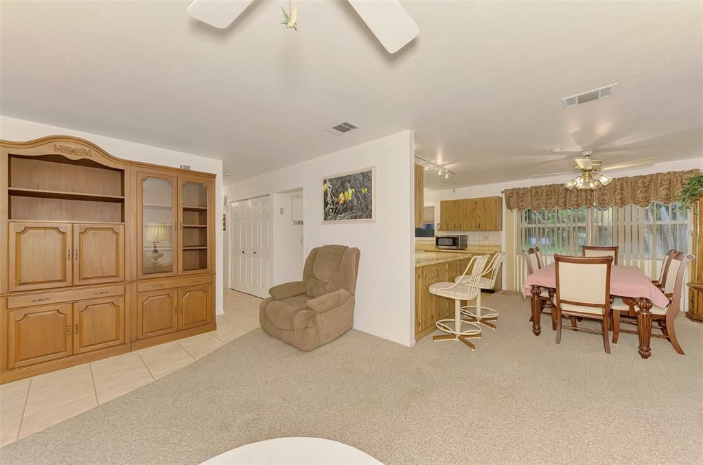 For Sale: $239,000 (2 beds, 2 baths, 1176 Square Feet)
