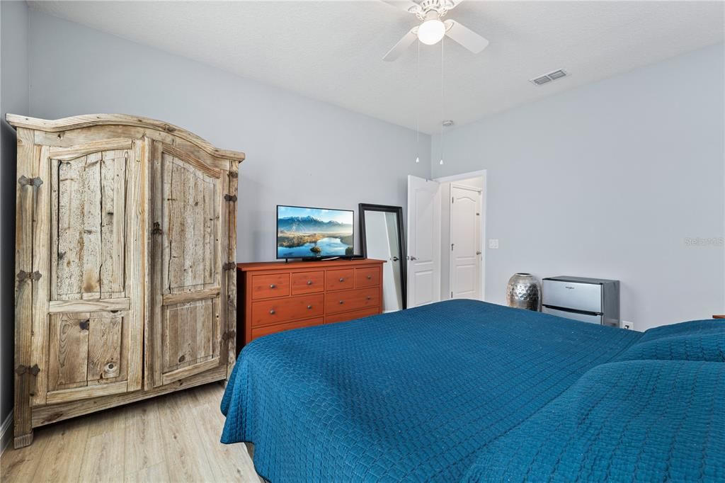 For Sale: $810,000 (5 beds, 4 baths, 3438 Square Feet)