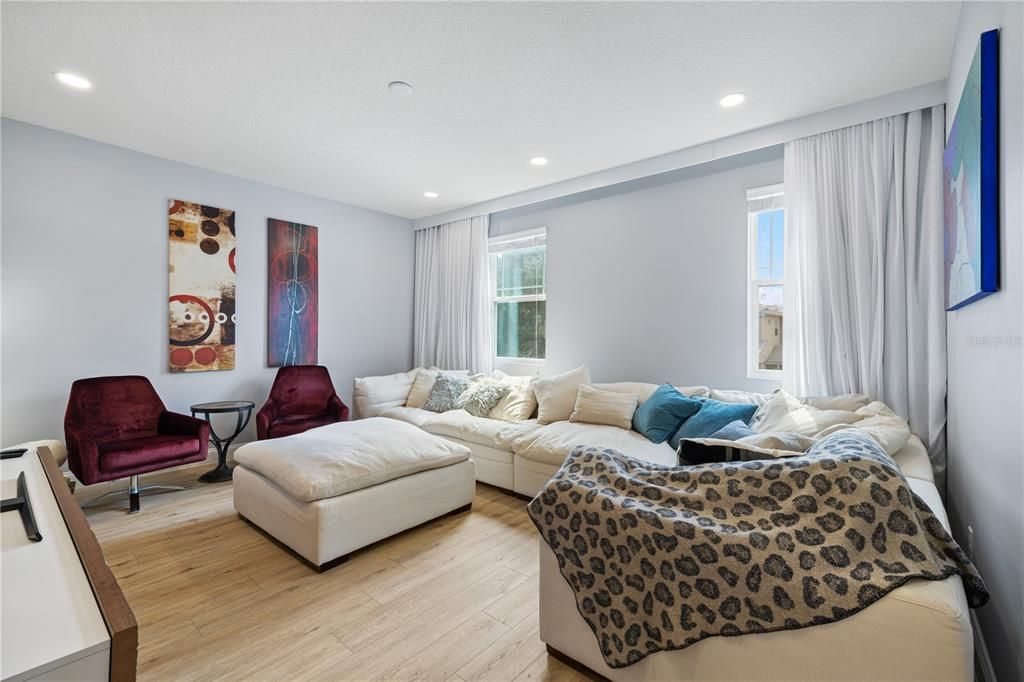 For Sale: $810,000 (5 beds, 4 baths, 3438 Square Feet)
