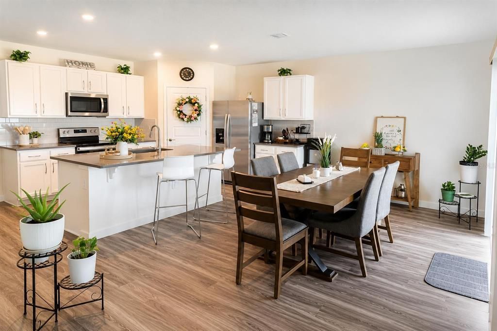 For Rent: $2,499 (4 beds, 2 baths, 1846 Square Feet)