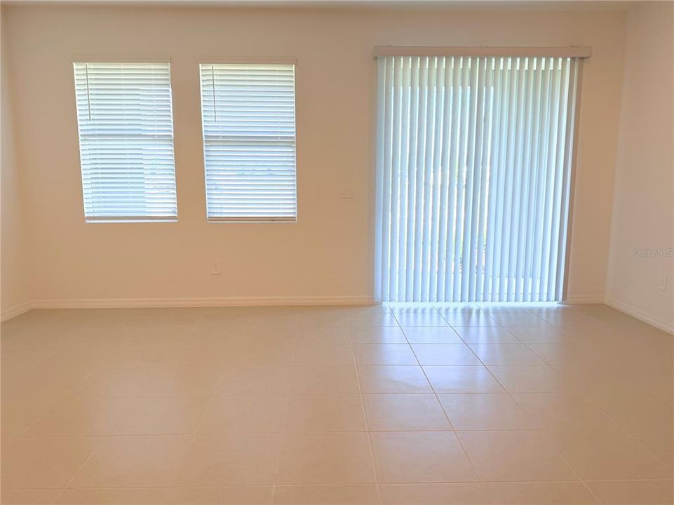 В аренду: $2,200 (3 спален, 2 ванн, 1760 Квадратных фут)