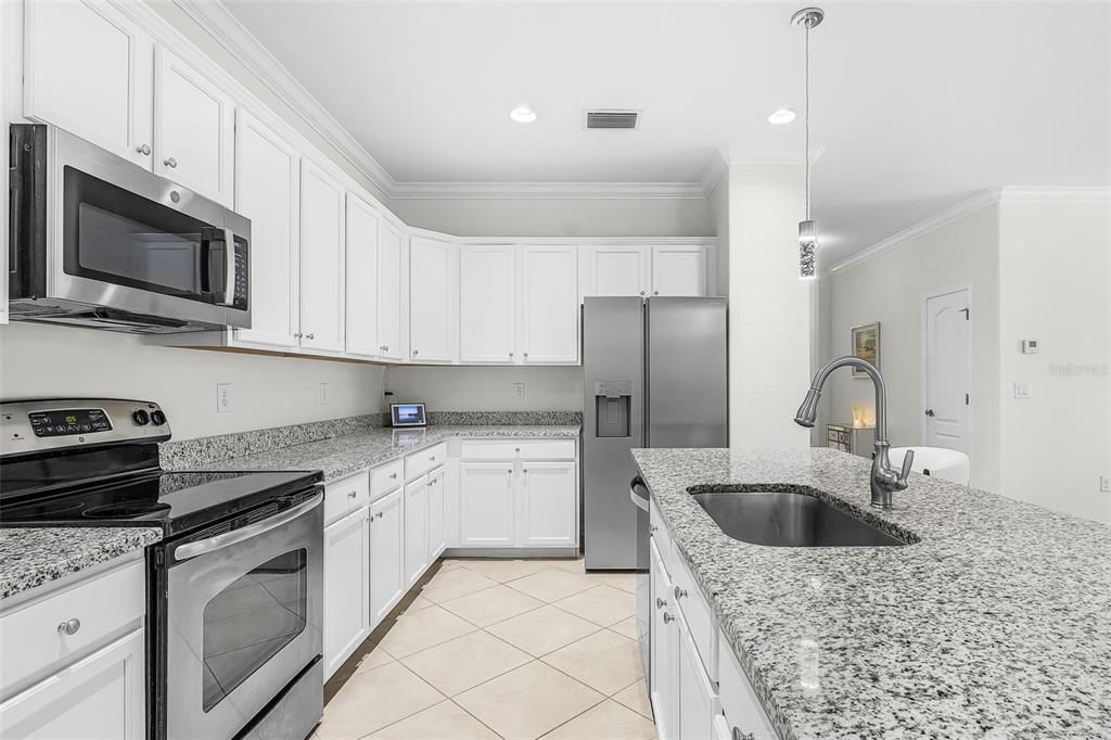 Activo con contrato: $580,000 (4 camas, 3 baños, 2032 Pies cuadrados)