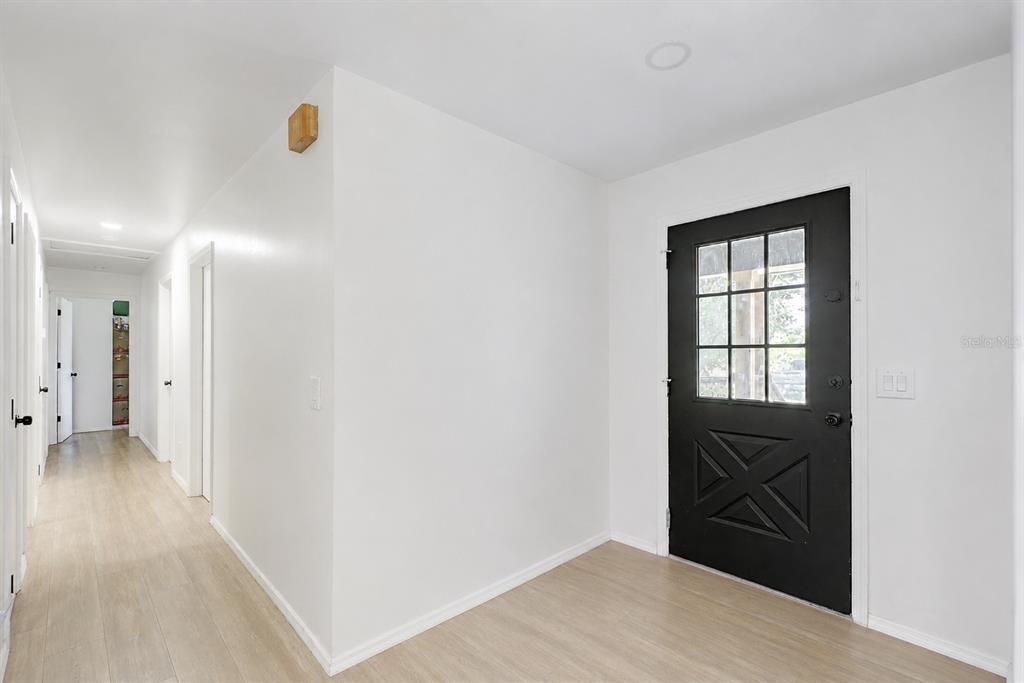 На продажу: $259,900 (4 спален, 2 ванн, 1430 Квадратных фут)