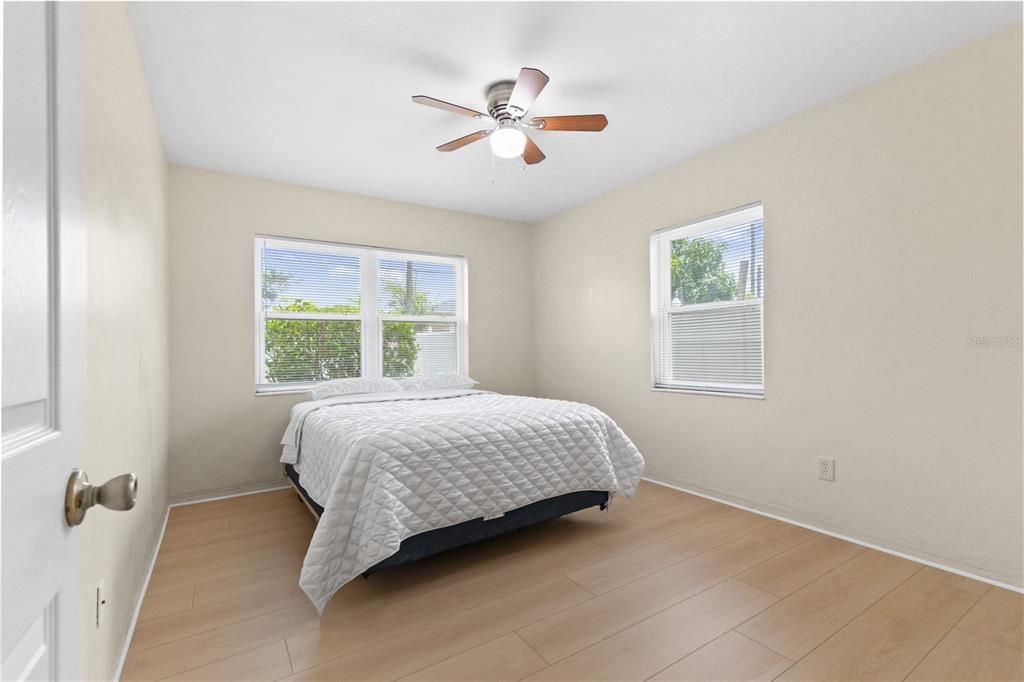 For Sale: $400,000 (3 beds, 1 baths, 1273 Square Feet)