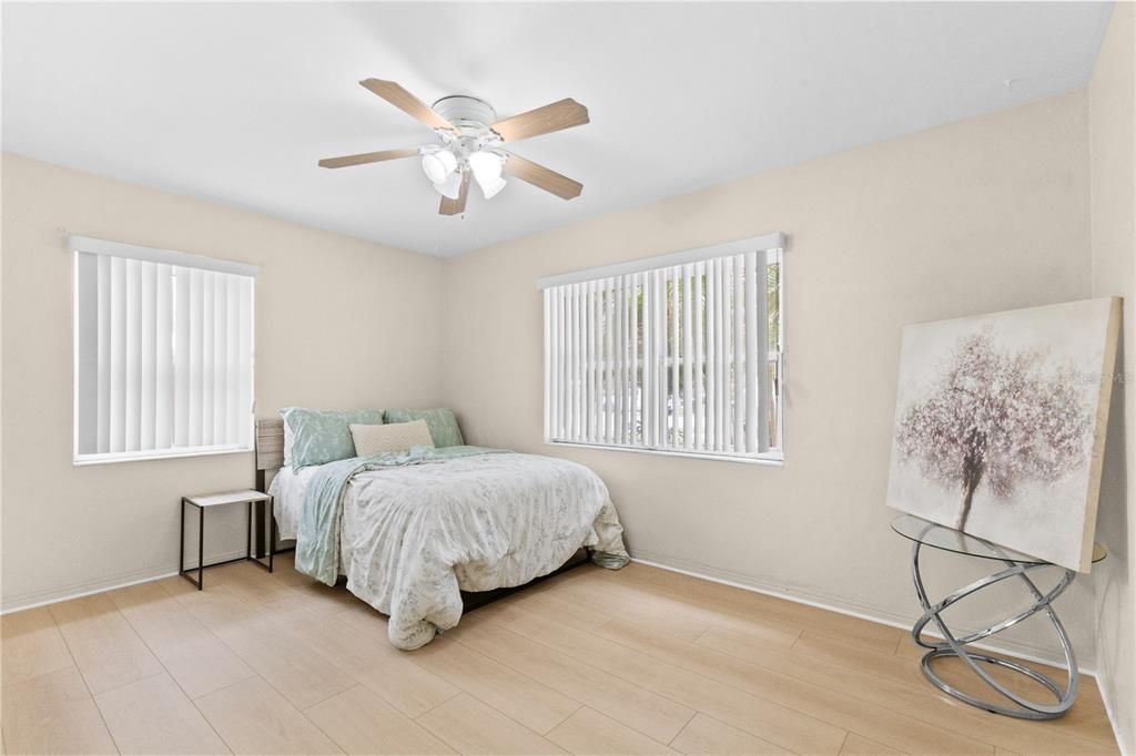 For Sale: $400,000 (3 beds, 1 baths, 1273 Square Feet)