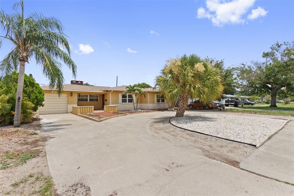 For Sale: $400,000 (3 beds, 1 baths, 1273 Square Feet)