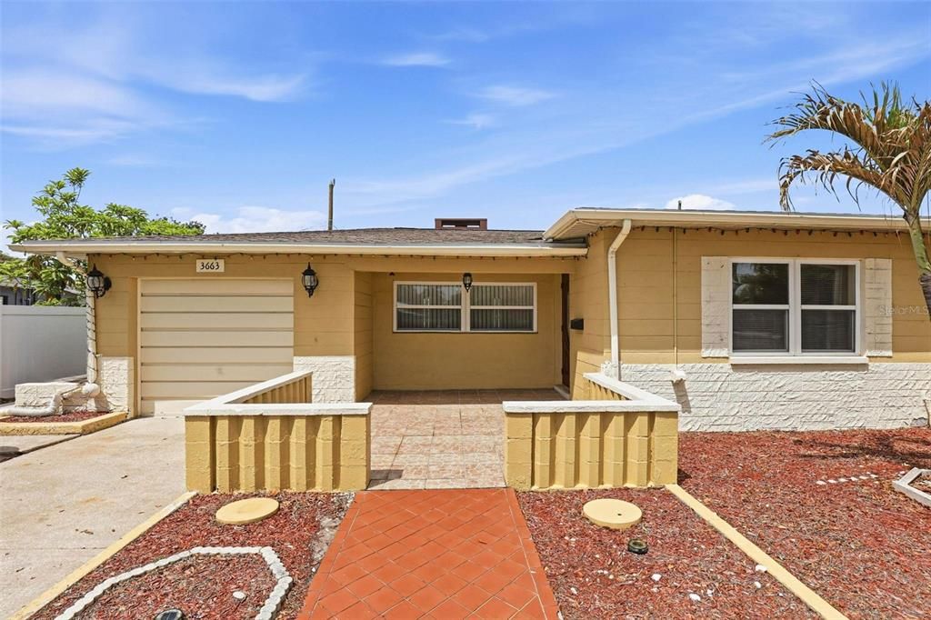 For Sale: $400,000 (3 beds, 1 baths, 1273 Square Feet)