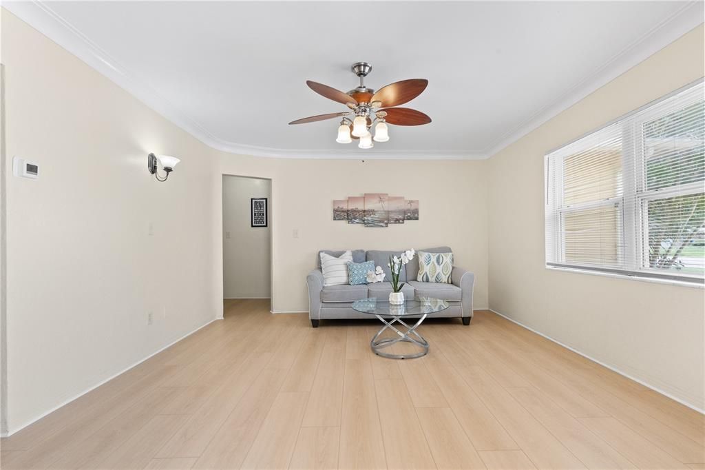 For Sale: $400,000 (3 beds, 1 baths, 1273 Square Feet)