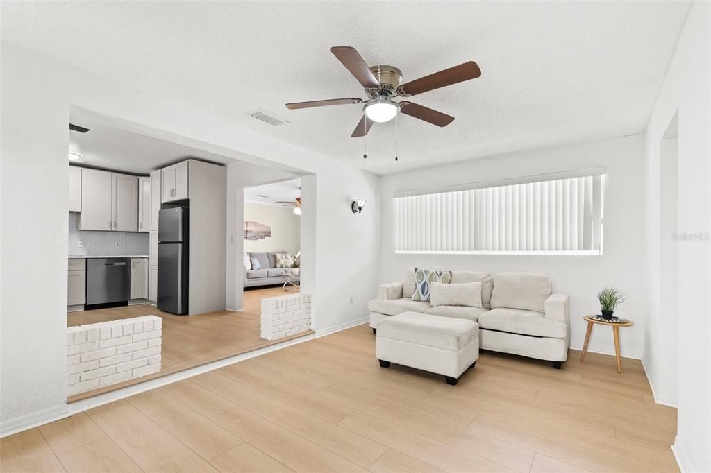 For Sale: $400,000 (3 beds, 1 baths, 1273 Square Feet)