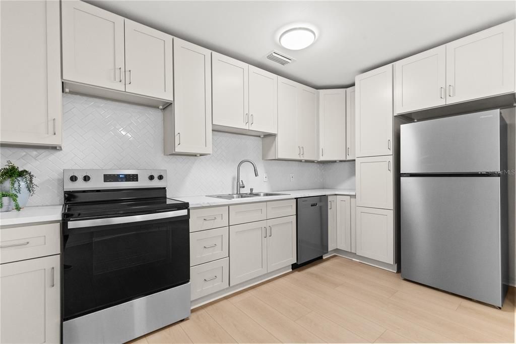 For Sale: $400,000 (3 beds, 1 baths, 1273 Square Feet)
