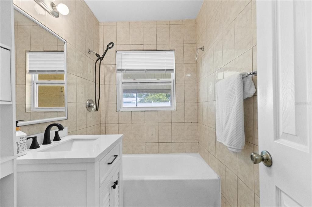 For Sale: $400,000 (3 beds, 1 baths, 1273 Square Feet)