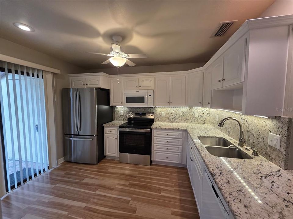 For Sale: $256,000 (2 beds, 2 baths, 1120 Square Feet)