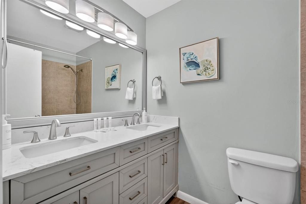 For Sale: $440,000 (5 beds, 3 baths, 2086 Square Feet)