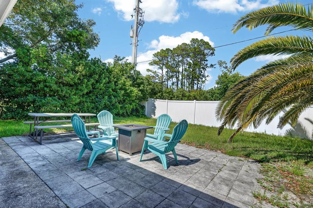 For Sale: $440,000 (5 beds, 3 baths, 2086 Square Feet)