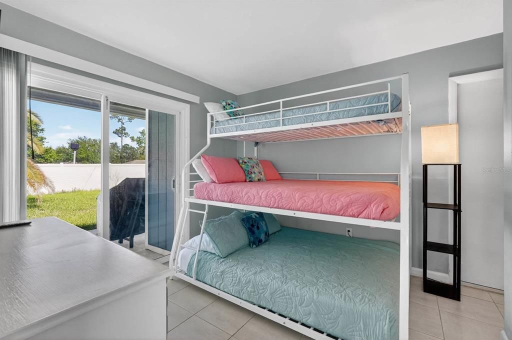 For Sale: $440,000 (5 beds, 3 baths, 2086 Square Feet)