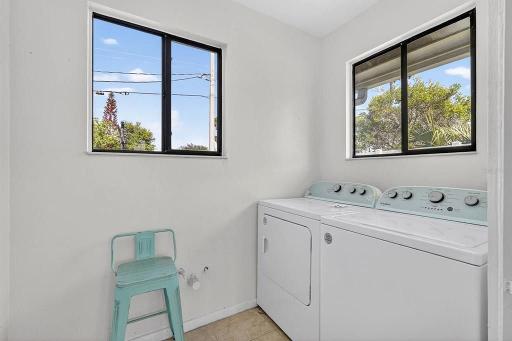 For Sale: $440,000 (5 beds, 3 baths, 2086 Square Feet)