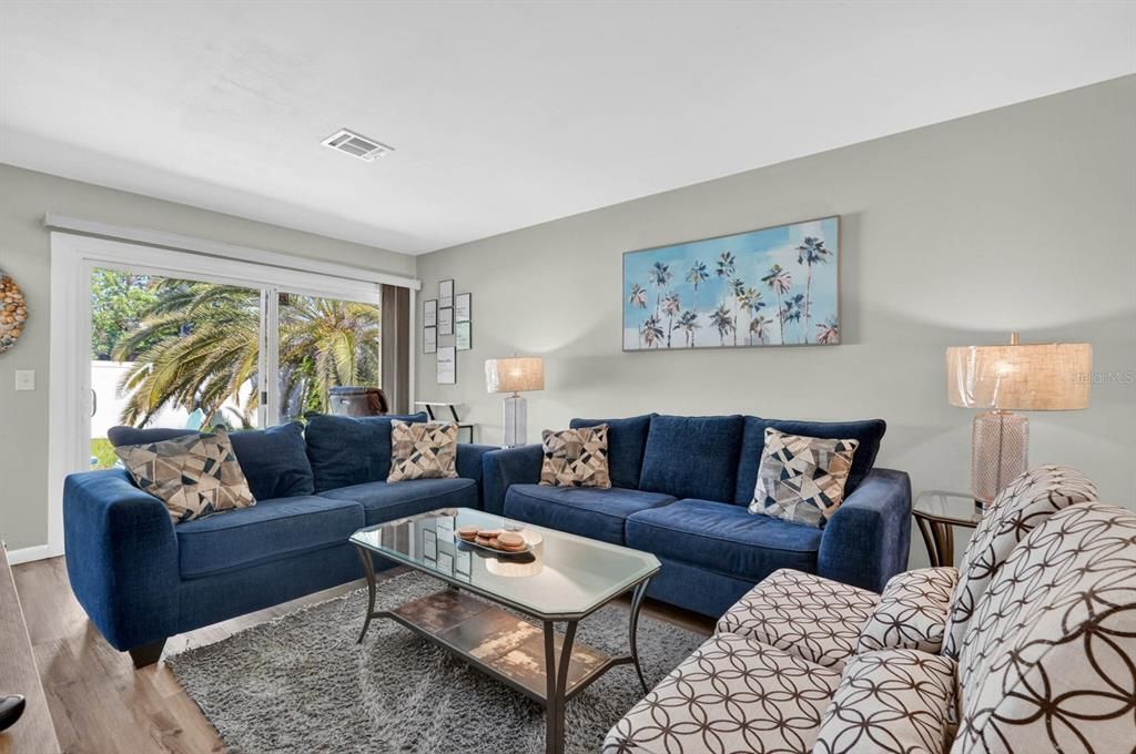 For Sale: $440,000 (5 beds, 3 baths, 2086 Square Feet)
