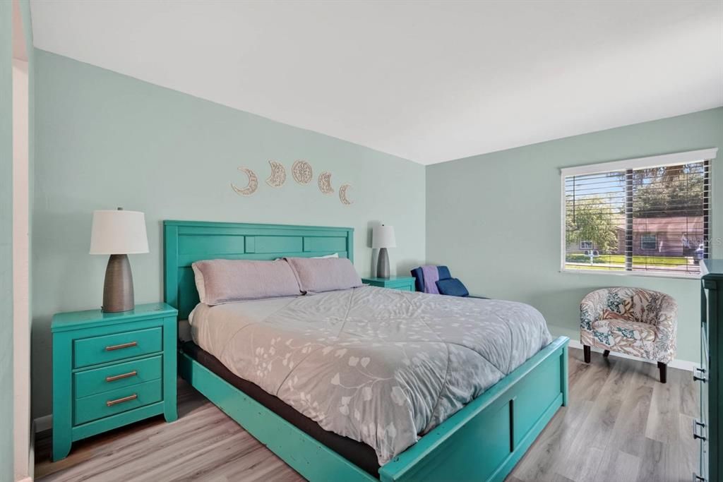 For Sale: $440,000 (5 beds, 3 baths, 2086 Square Feet)