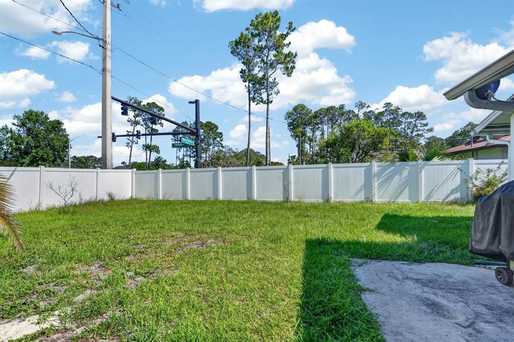 For Sale: $440,000 (5 beds, 3 baths, 2086 Square Feet)