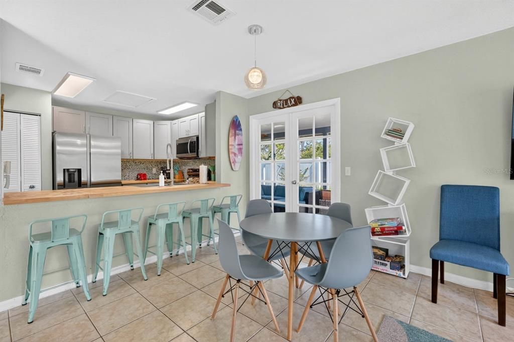 For Sale: $440,000 (5 beds, 3 baths, 2086 Square Feet)
