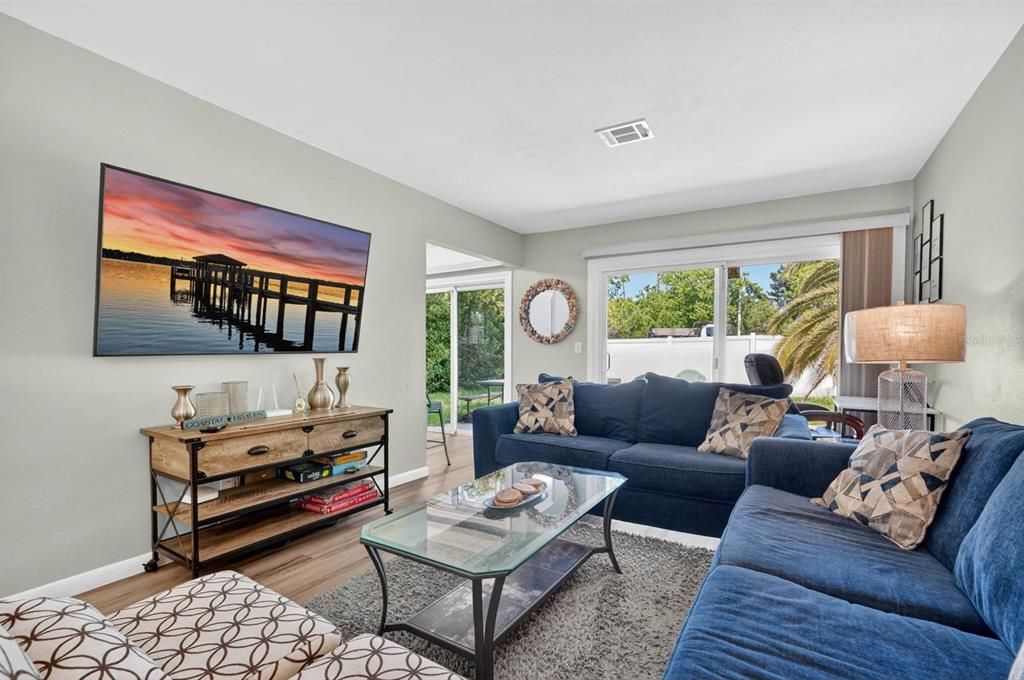 For Sale: $440,000 (5 beds, 3 baths, 2086 Square Feet)