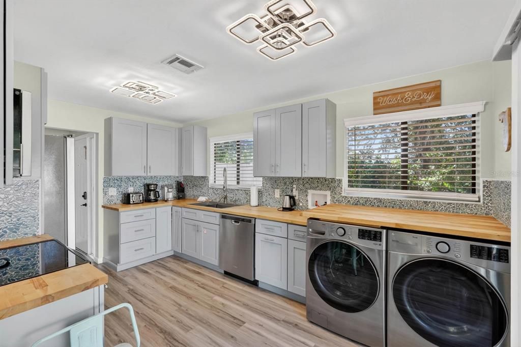 For Sale: $440,000 (5 beds, 3 baths, 2086 Square Feet)