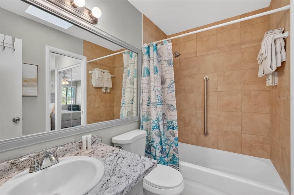 For Sale: $440,000 (5 beds, 3 baths, 2086 Square Feet)