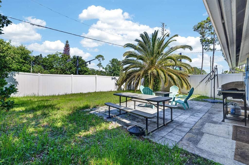 For Sale: $440,000 (5 beds, 3 baths, 2086 Square Feet)