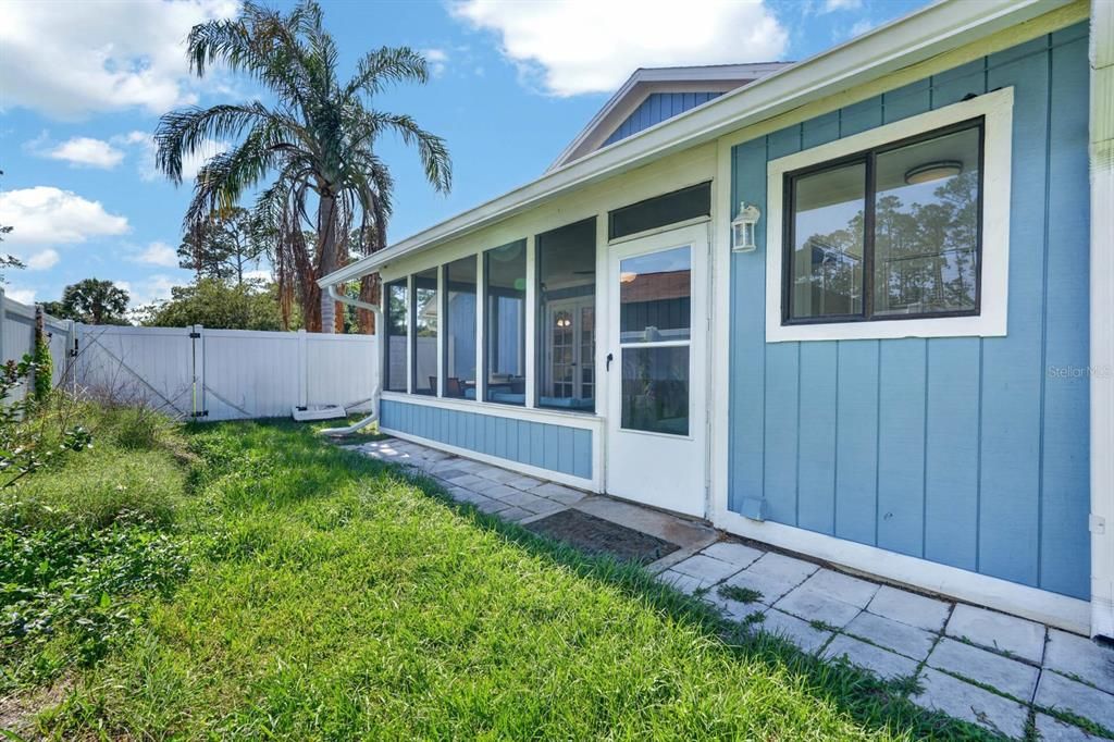 For Sale: $440,000 (5 beds, 3 baths, 2086 Square Feet)