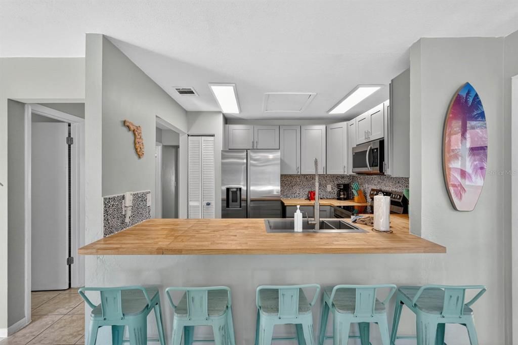 For Sale: $440,000 (5 beds, 3 baths, 2086 Square Feet)