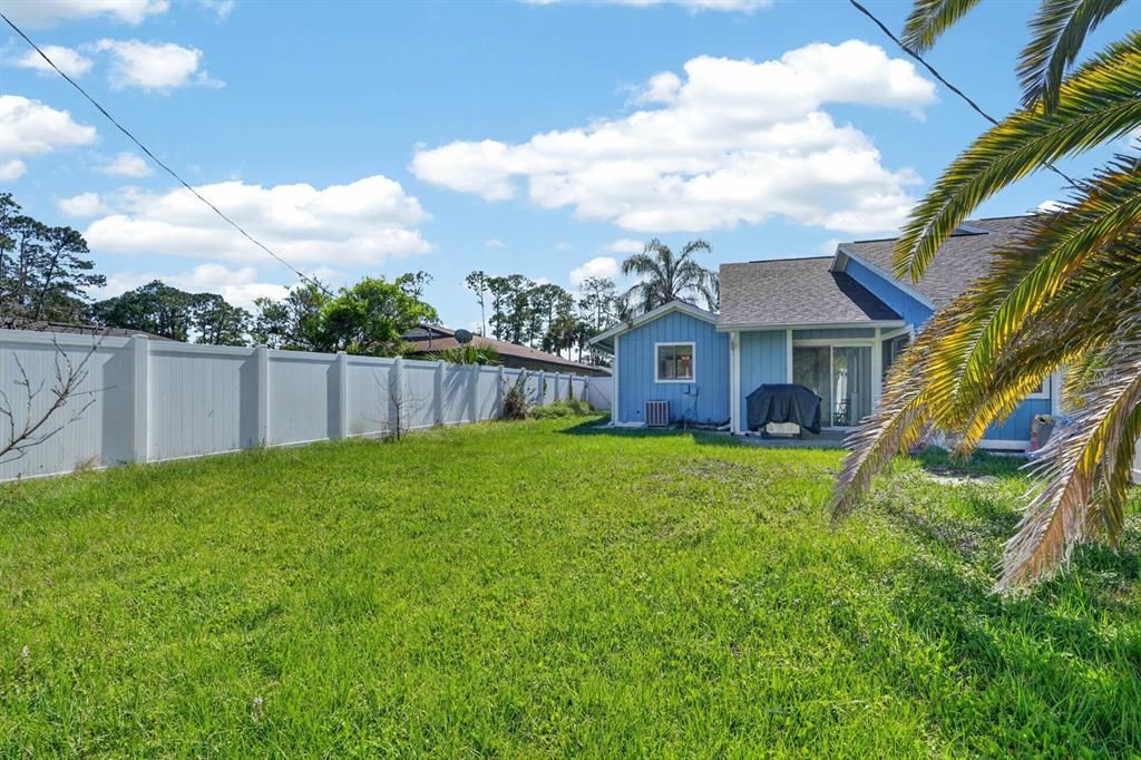 For Sale: $440,000 (5 beds, 3 baths, 2086 Square Feet)