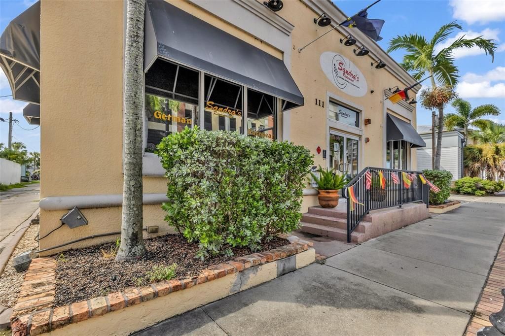 For Sale: $1,000,000 (0 beds, 0 baths, 2221 Square Feet)