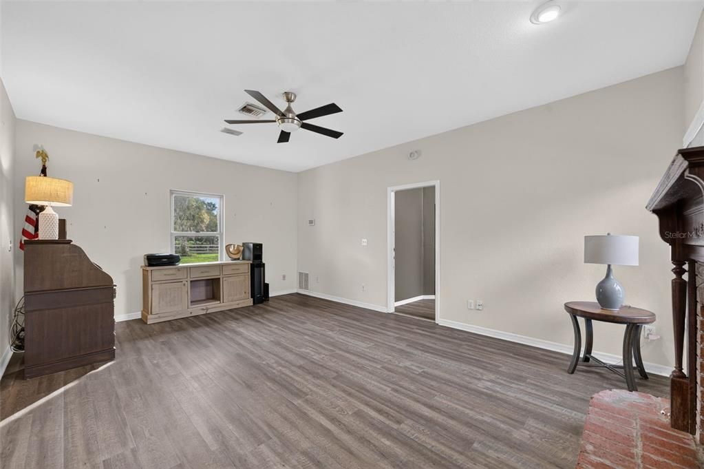 For Sale: $900,000 (3 beds, 2 baths, 2271 Square Feet)