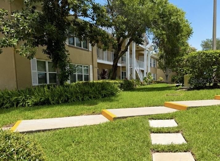 На продажу: $335,000 (2 спален, 2 ванн, 1010 Квадратных фут)