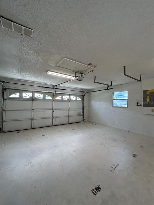 For Sale: $369,900 (3 beds, 2 baths, 1679 Square Feet)