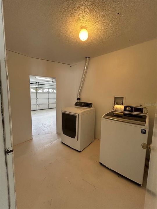 For Sale: $369,900 (3 beds, 2 baths, 1679 Square Feet)